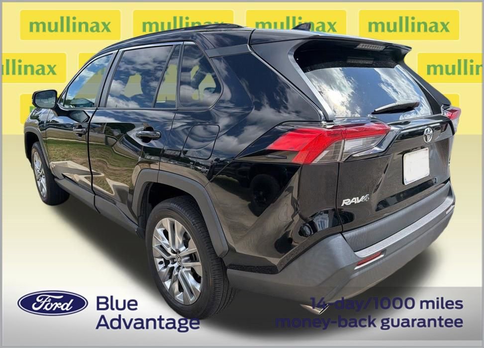 Used 2023 Toyota RAV4 XLE Premium FWD image 2