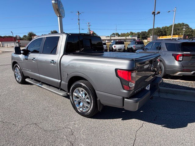 Used 2020 Nissan Titan SL w/ Moonroof Package RWD image 6
