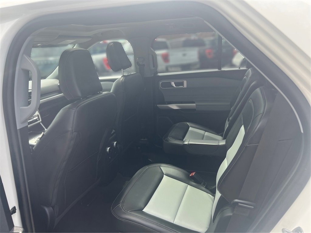 Certified 2022 Ford Explorer XLT w/ Equipment Group 202A image 10