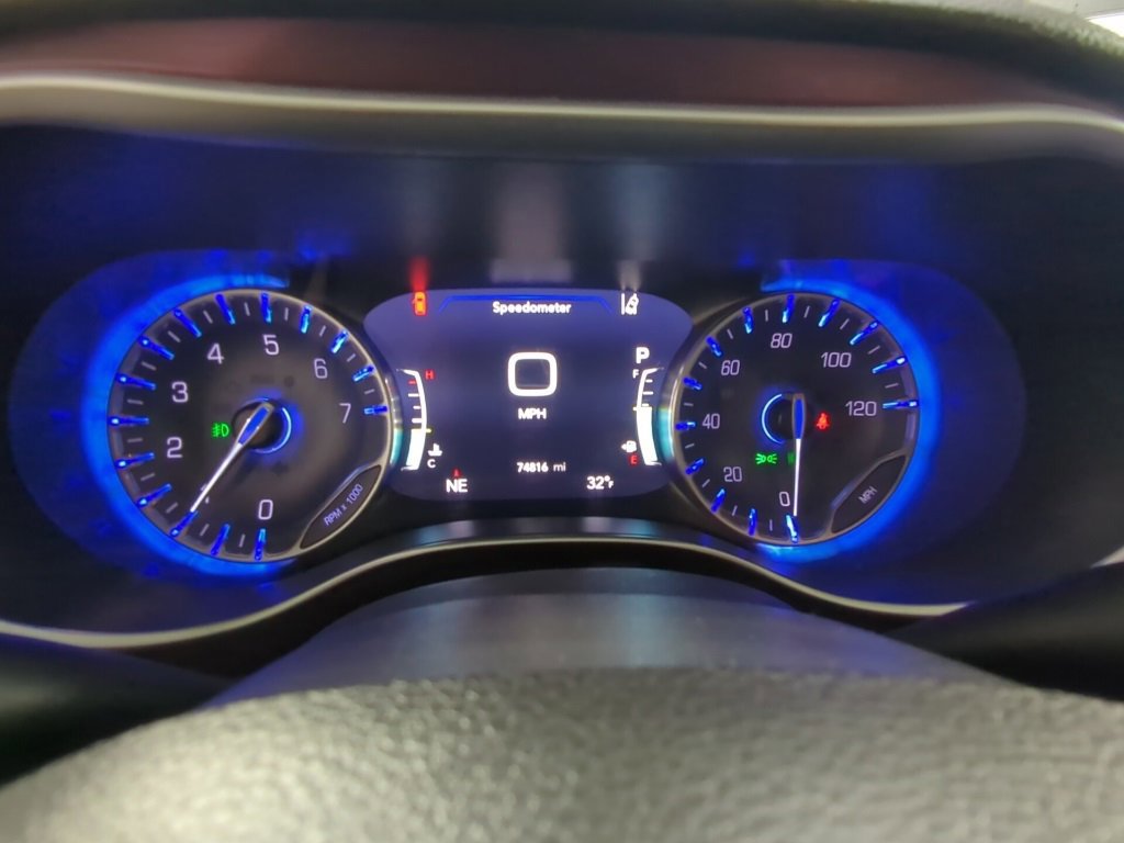 Used 2017 Chrysler Pacifica Limited image 20