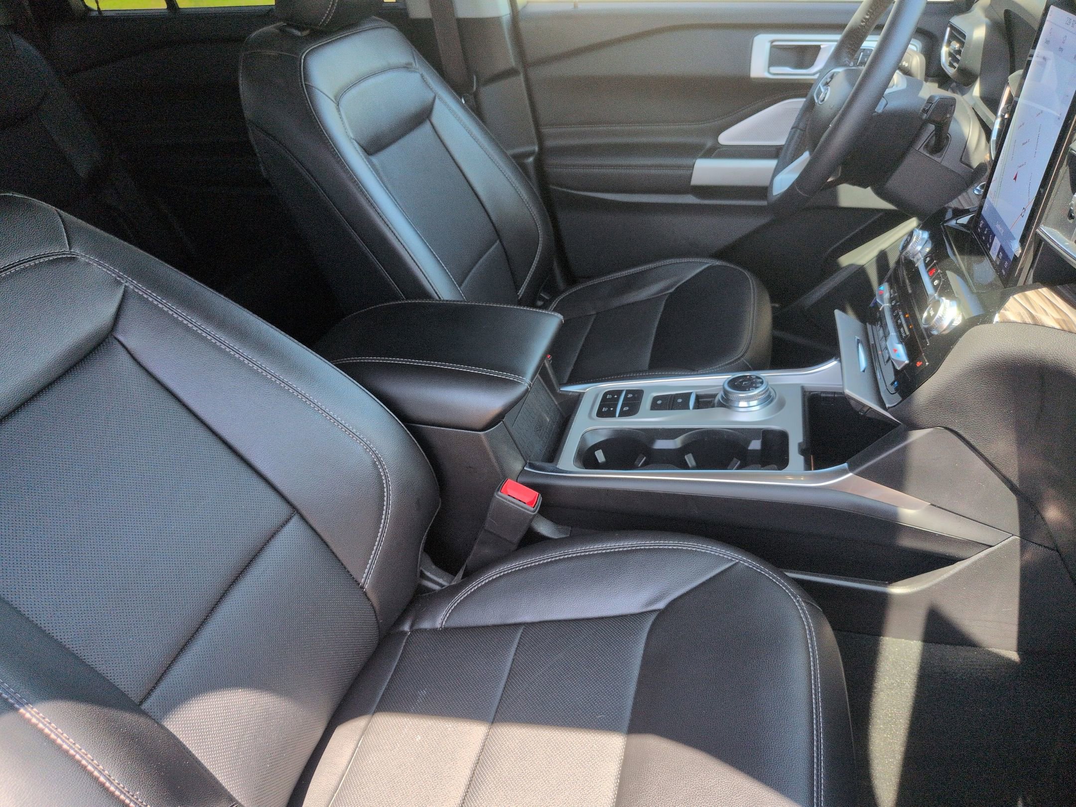 Certified 2023 Ford Explorer Limited w/ Limited Technology Package RWD image 37