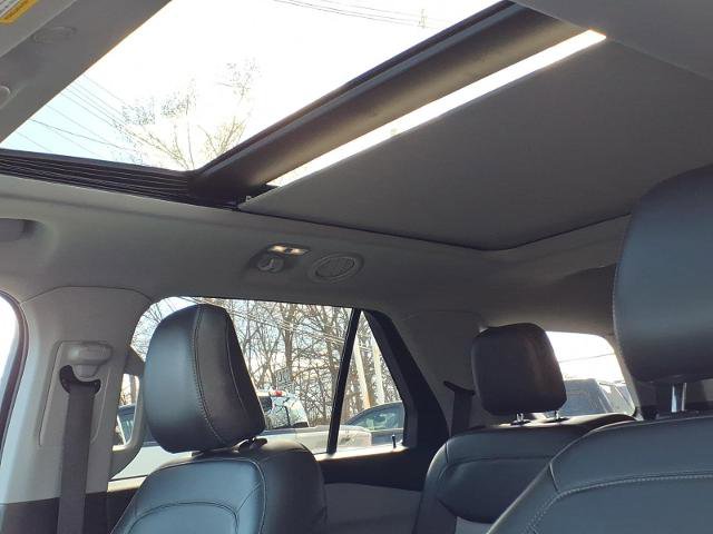 Certified 2022 Ford Explorer XLT w/ Equipment Group 202A image 19