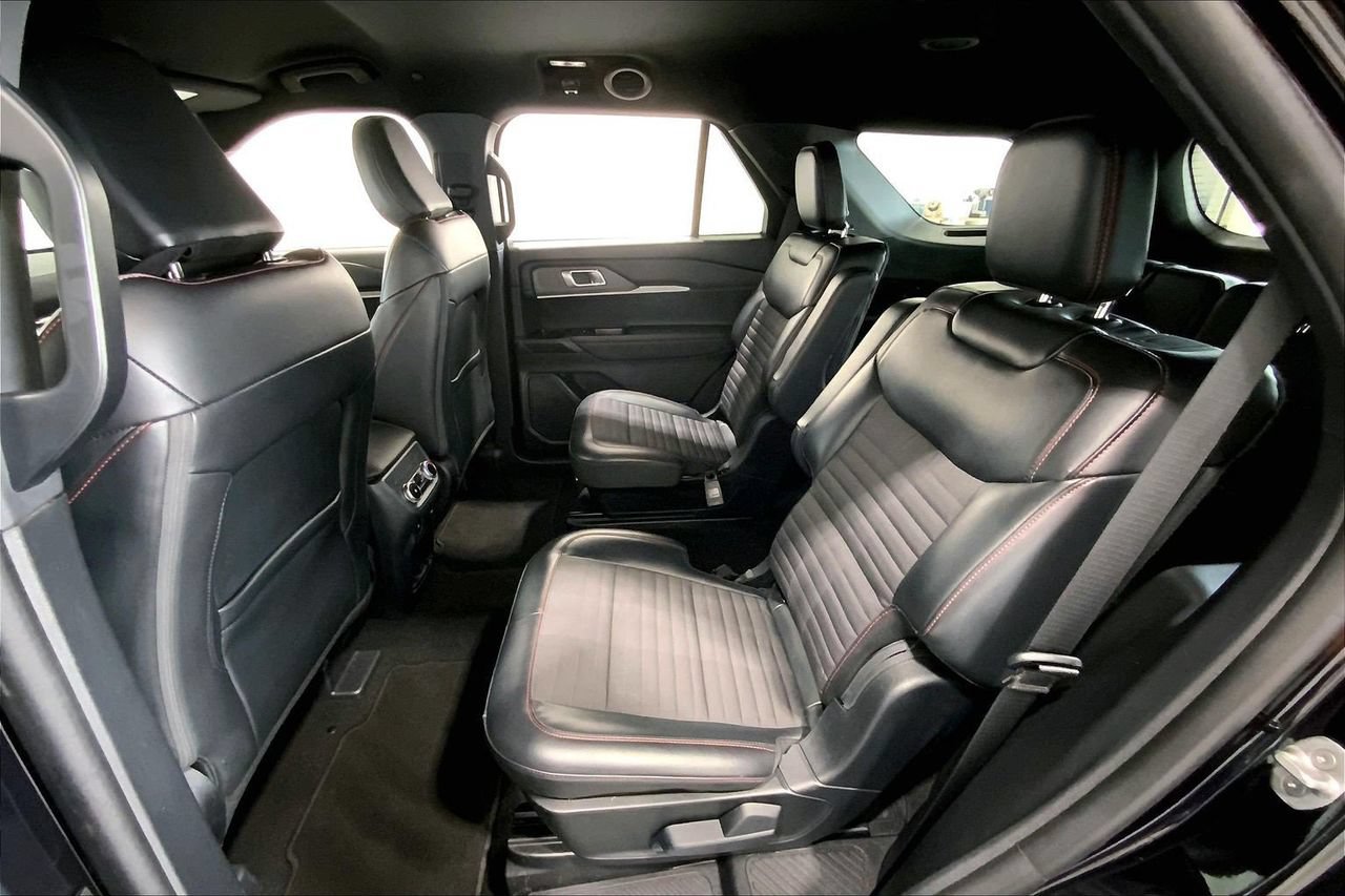 Certified 2025 Ford Explorer ST-Line AWD/4WD image 19