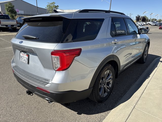 Certified 2023 Ford Explorer XLT w/ Equipment Group 202A RWD image 5