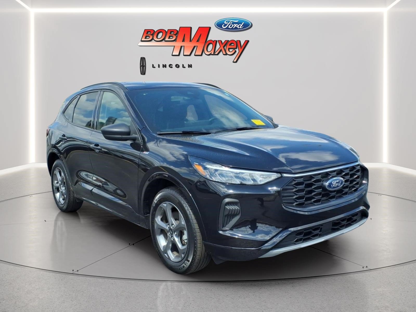 Certified 2024 Ford Escape ST-Line w/ Tech Pack #1 AWD/4WD image 3