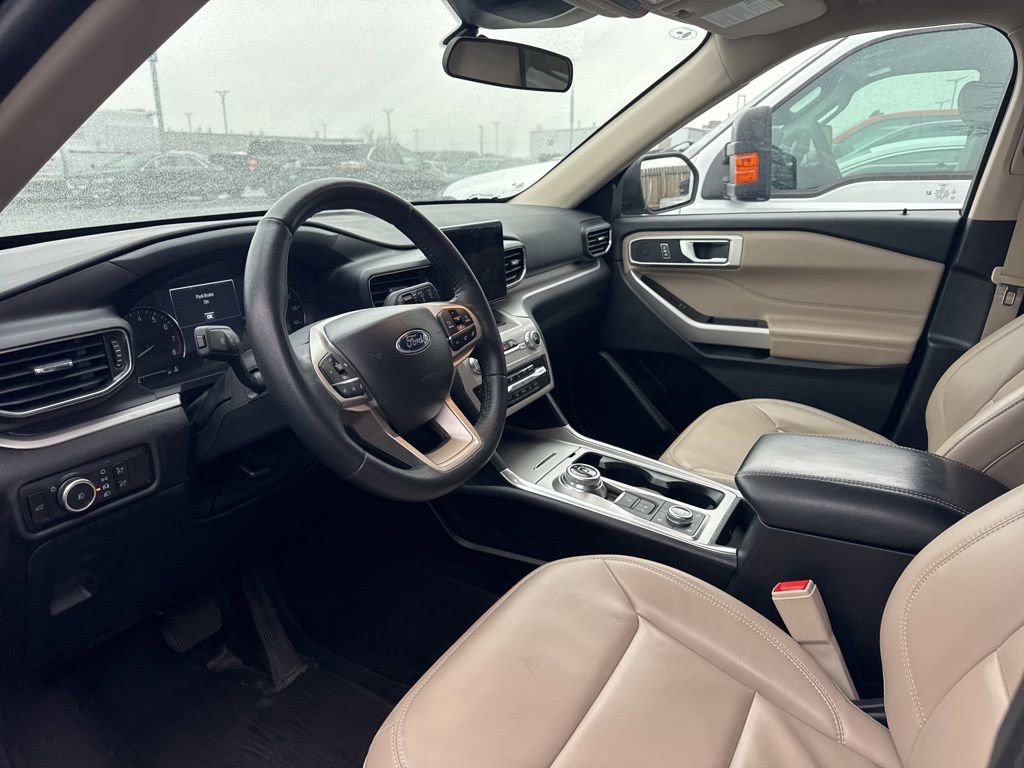 Certified 2023 Ford Explorer XLT w/ Equipment Group 202A image 4