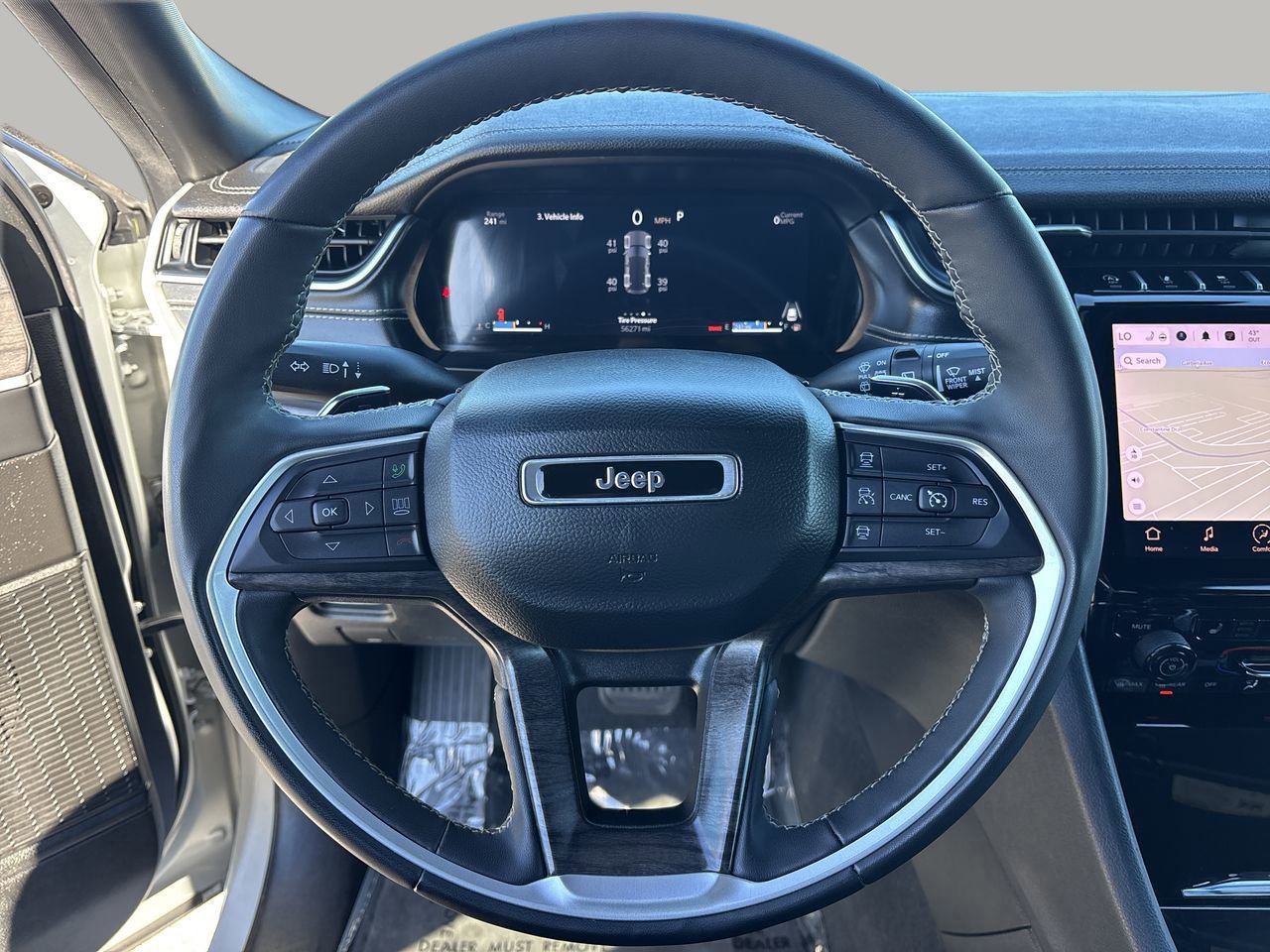 Used 2024 Jeep Grand Cherokee Limited image 35