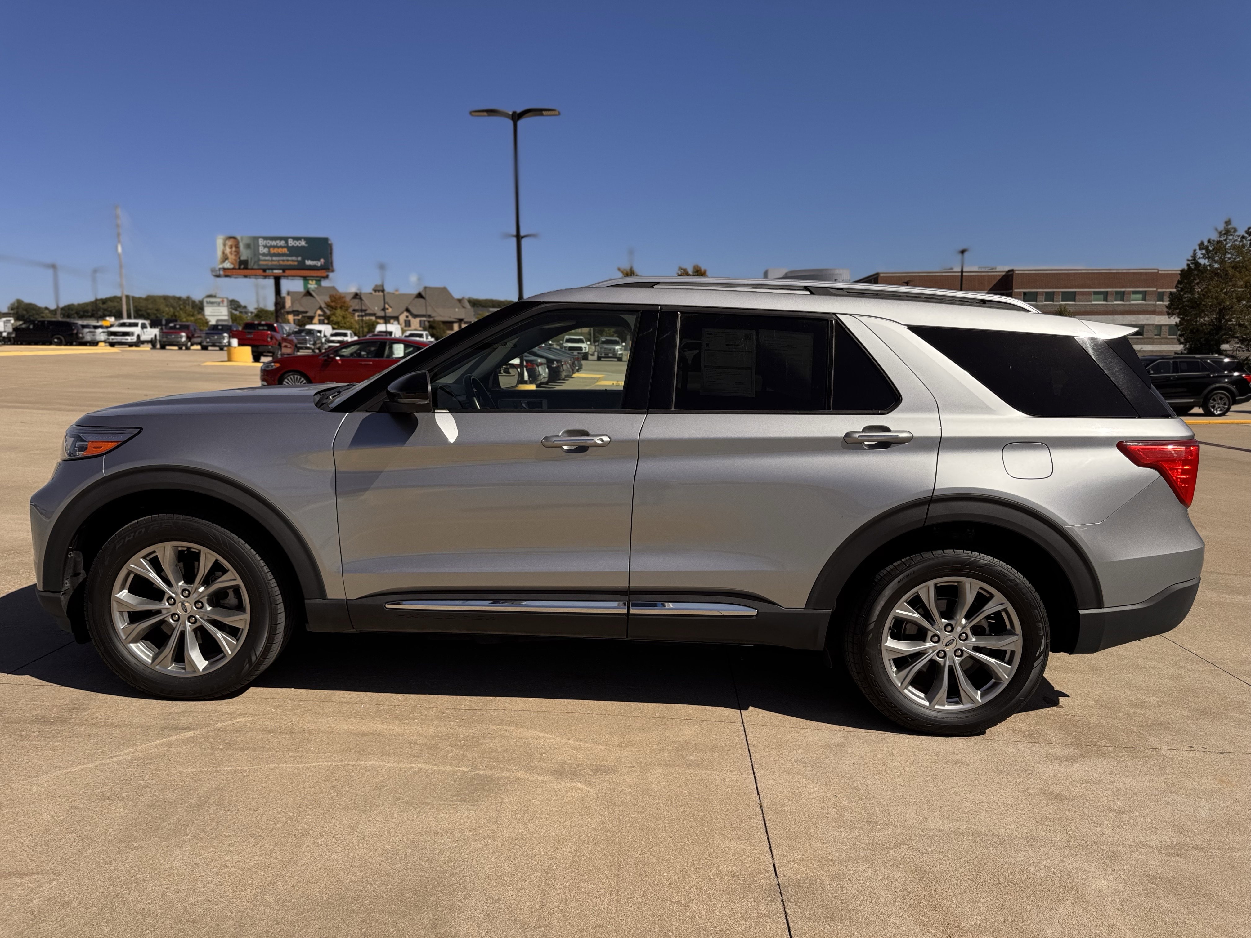 Certified 2022 Ford Explorer Limited w/ Equipment Group 301A image 5