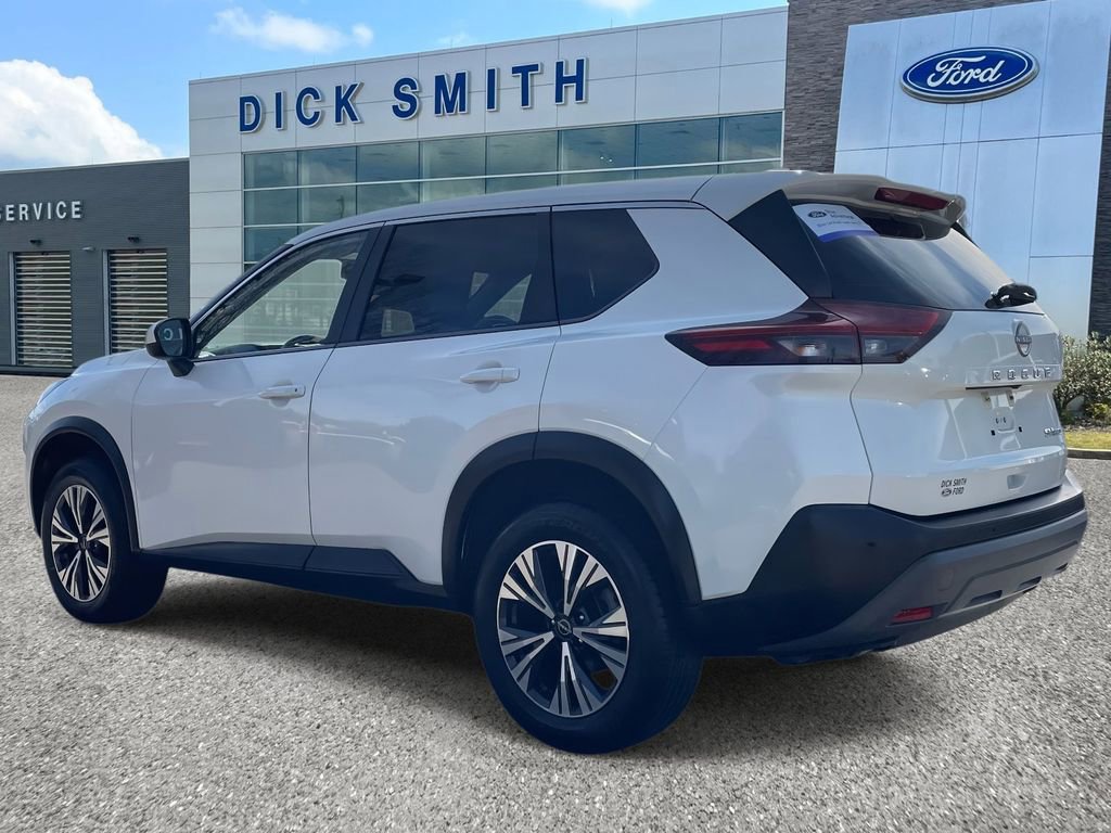 Used 2023 Nissan Rogue SV image 2