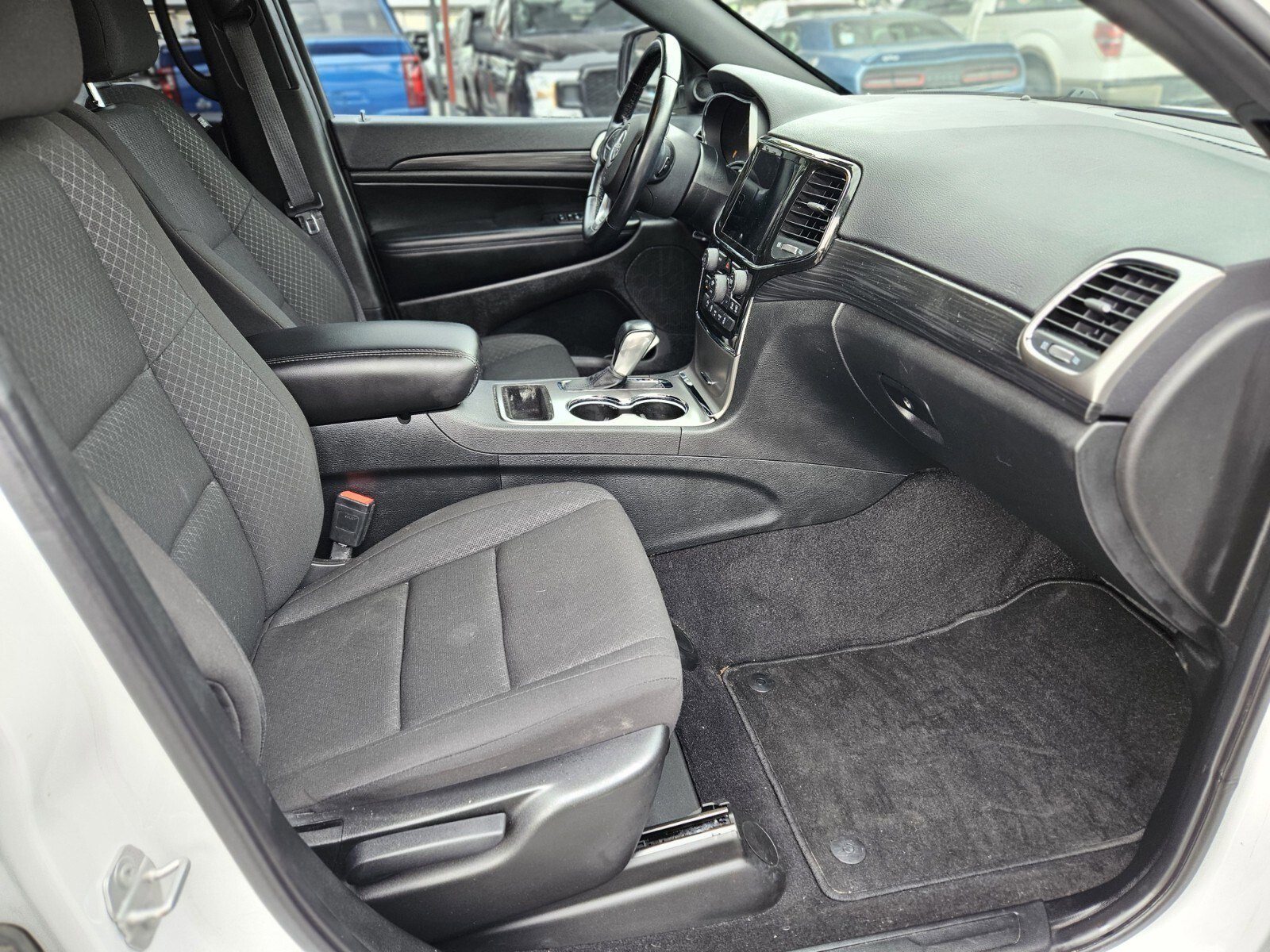 Used 2022 Jeep Grand Cherokee Laredo E image 12