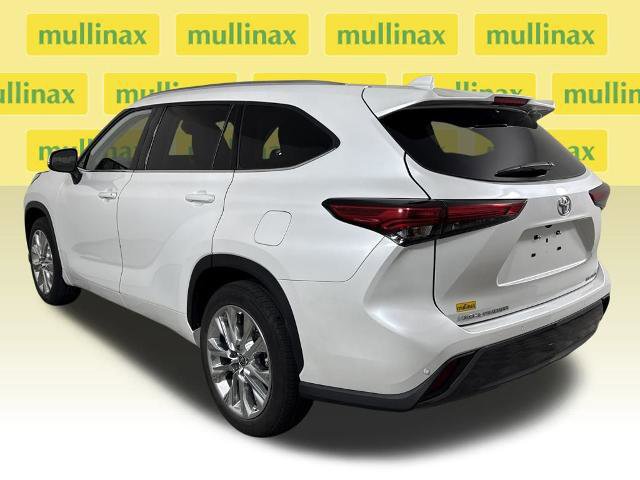 Used 2023 Toyota Highlander L image 3