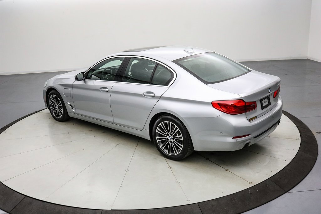 Used 2020 BMW 530e w/ M Sport Package image 3