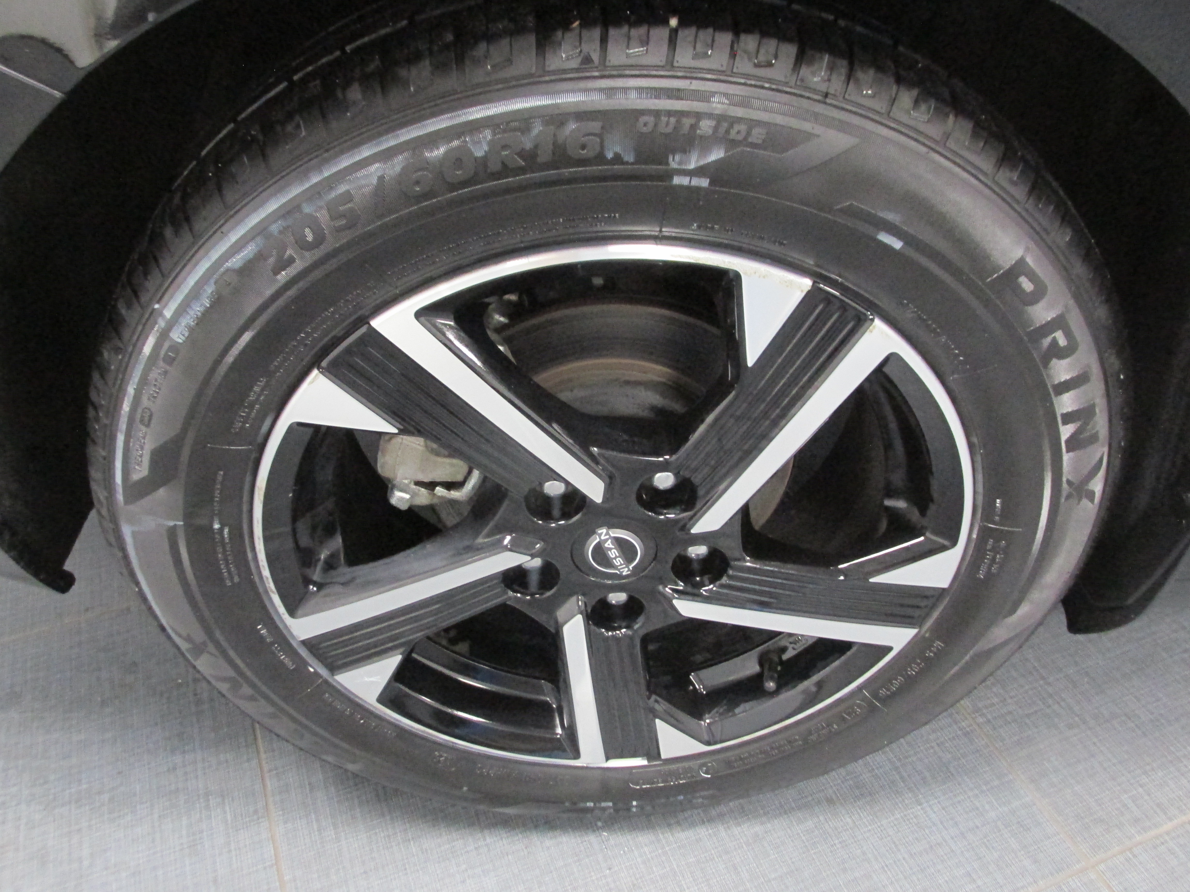 Used 2024 Nissan Sentra SV FWD image 16