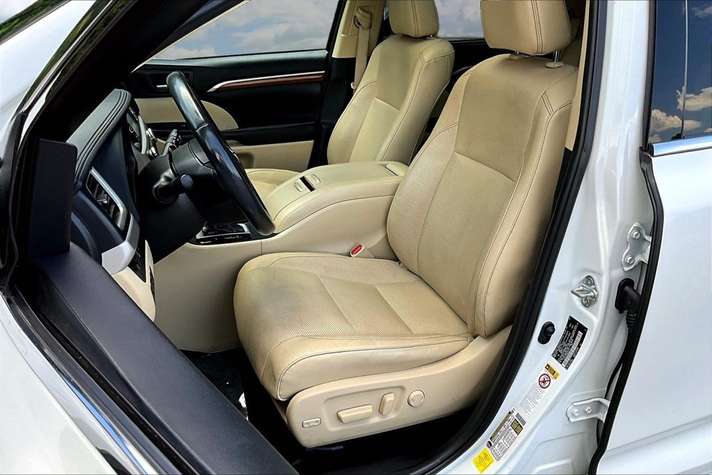 Used 2019 Toyota Highlander Limited Platinum AWD/4WD image 23