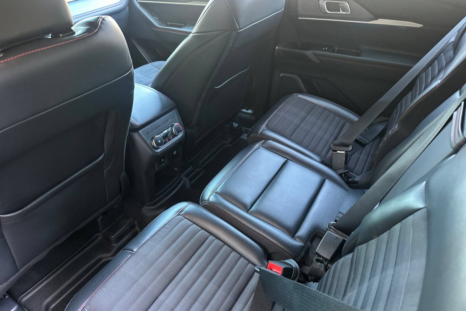 Certified 2025 Ford Explorer ST-Line w/ Premium Package AWD/4WD image 14