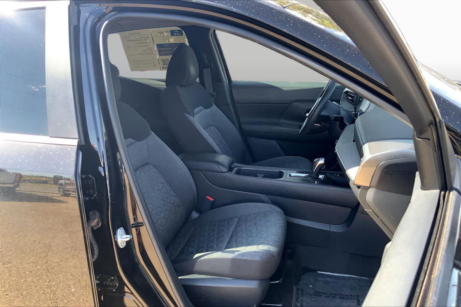 Used 2025 Nissan Kicks SV w/ SV Premium Package FWD image 9