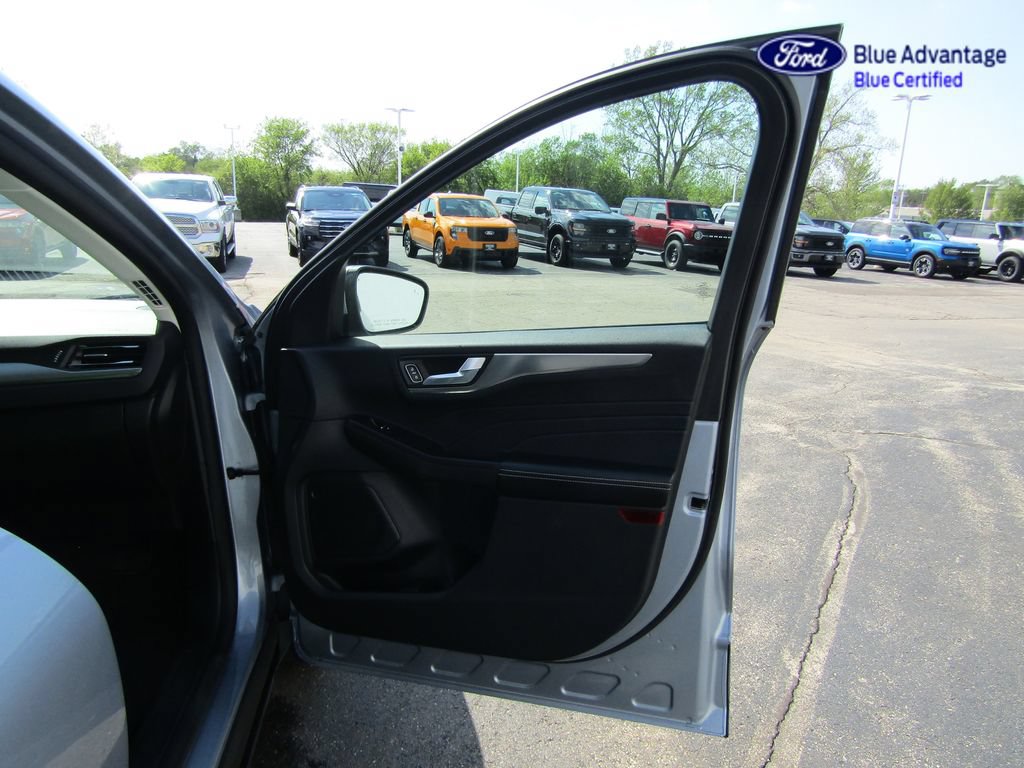 Certified 2022 Ford Escape Titanium FWD image 38