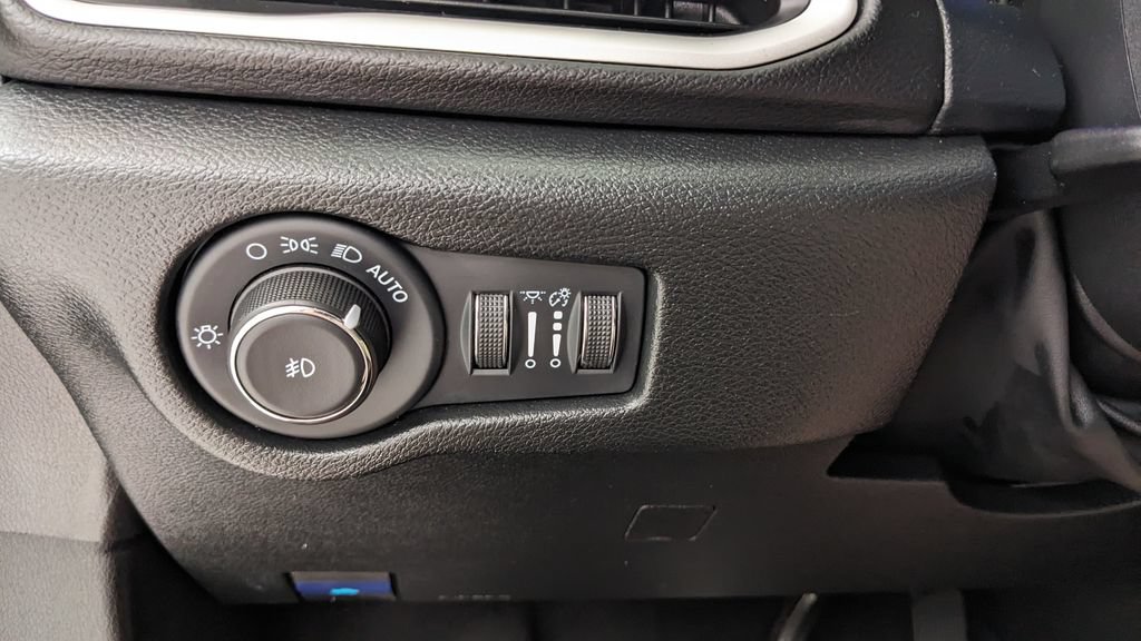 Used 2026 Chrysler Pacifica Select FWD image 21