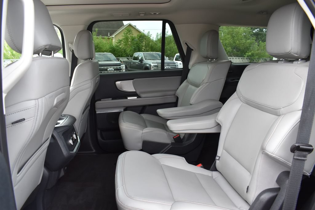 Certified 2025 Ford Expedition Active AWD/4WD image 8