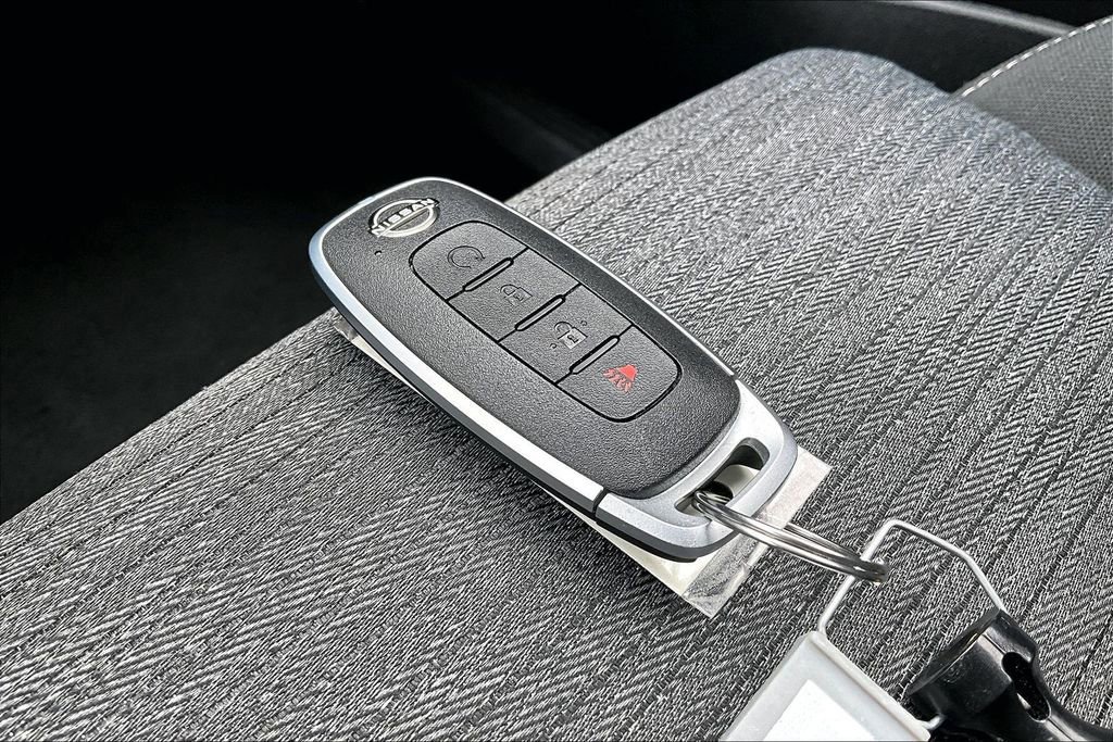 Used 2023 Nissan Rogue SV AWD/4WD image 13