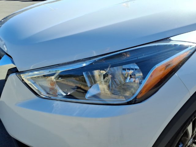 Used 2018 Nissan Kicks SV FWD image 3