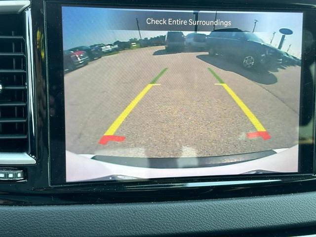 Used 2024 Chrysler Pacifica Touring-L FWD image 23
