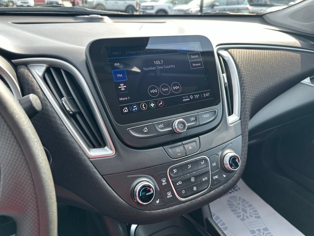 Used 2025 Chevrolet Malibu LT FWD image 18