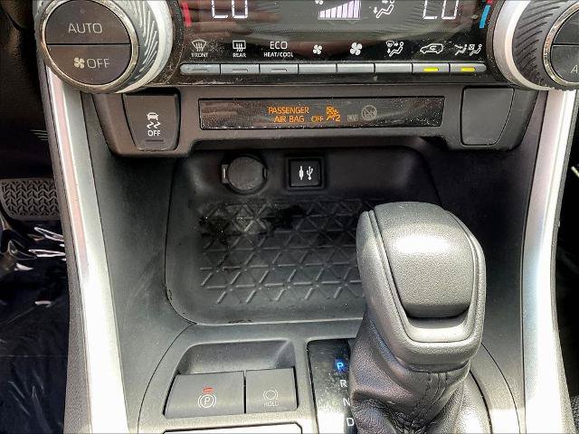 Used 2019 Toyota RAV4 LE w/ Carpet Mat Package AWD/4WD image 17