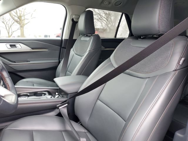 Certified 2025 Ford Explorer Active w/ Active Comfort Package image 12