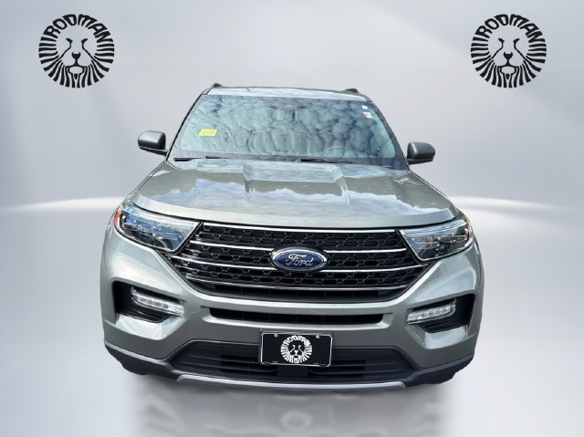 Certified 2020 Ford Explorer XLT w/ Equipment Group 202A AWD/4WD image 2