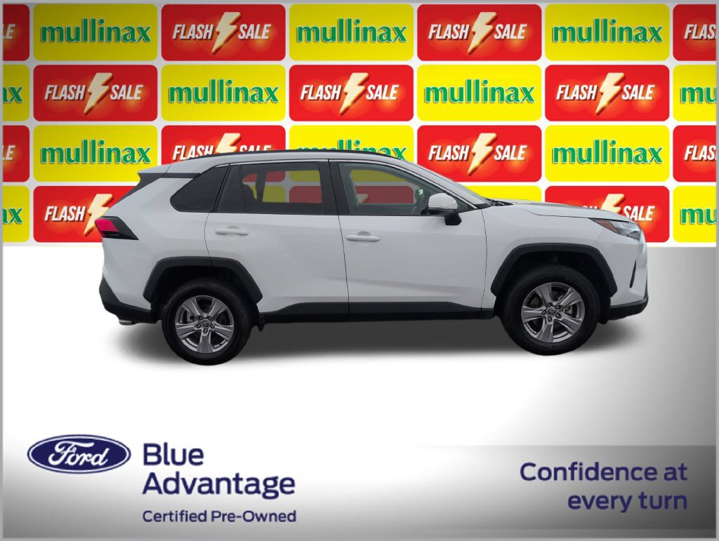 Used 2025 Toyota RAV4 XLE AWD/4WD image 2
