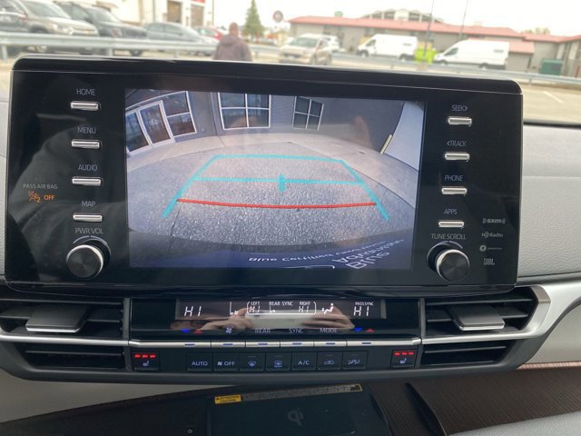 Used 2024 Toyota Sienna XLE w/ XLE Plus Package FWD image 17