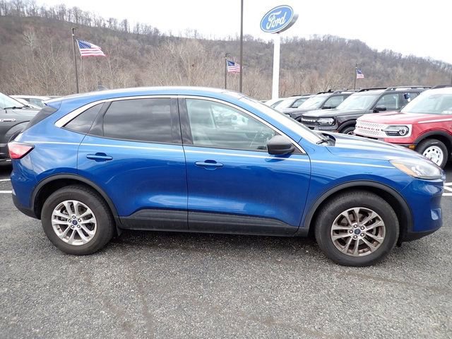 Certified 2022 Ford Escape SE w/ Cold Weather Package image 2