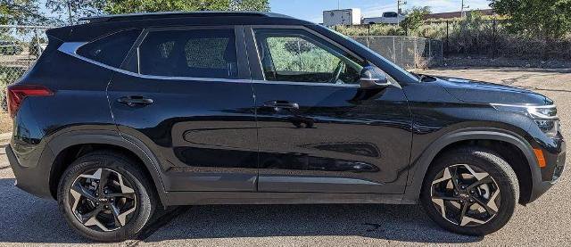 Used 2024 Kia Seltos EX FWD image 2