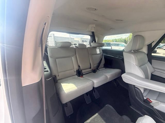 Certified 2025 Ford Expedition Active AWD/4WD image 14