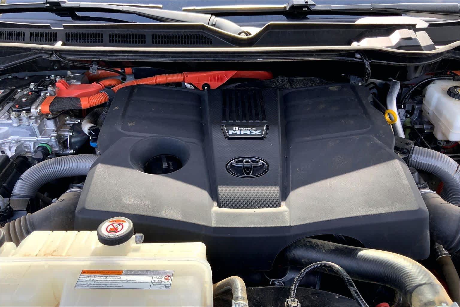 Used 2024 Toyota Sequoia Capstone AWD/4WD image 32