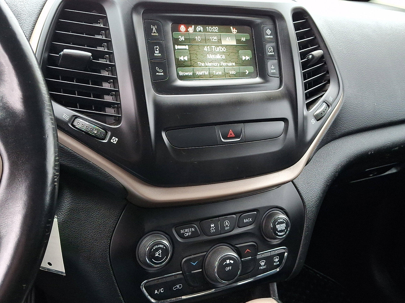 Used 2017 Jeep Cherokee Latitude w/ Cold Weather Group image 23