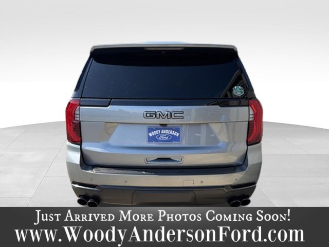 Used 2025 GMC Yukon Elevation w/ LPO, Elevation Black Package AWD/4WD image 5