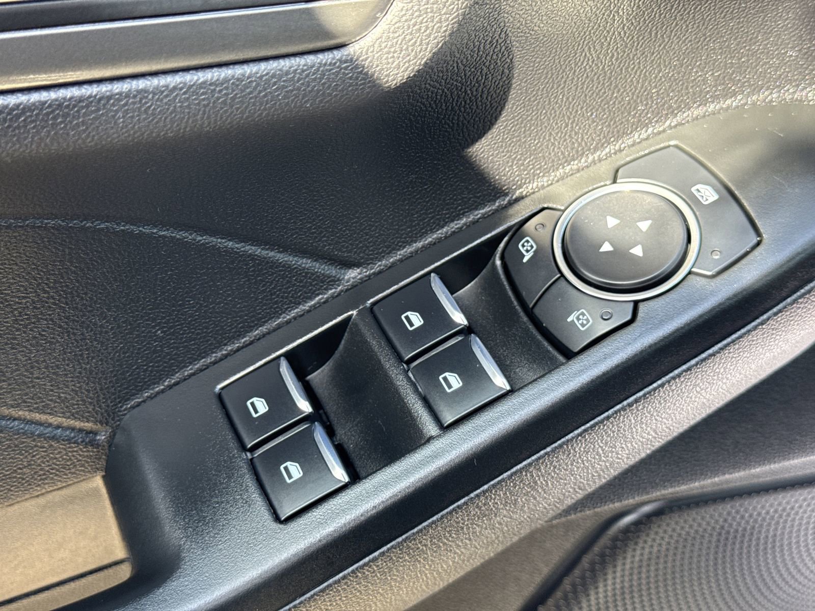 Certified 2025 Ford Escape SE image 16