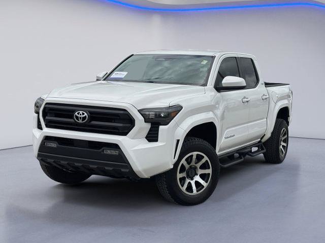 Used 2025 Toyota Tacoma SR5 AWD/4WD image 2