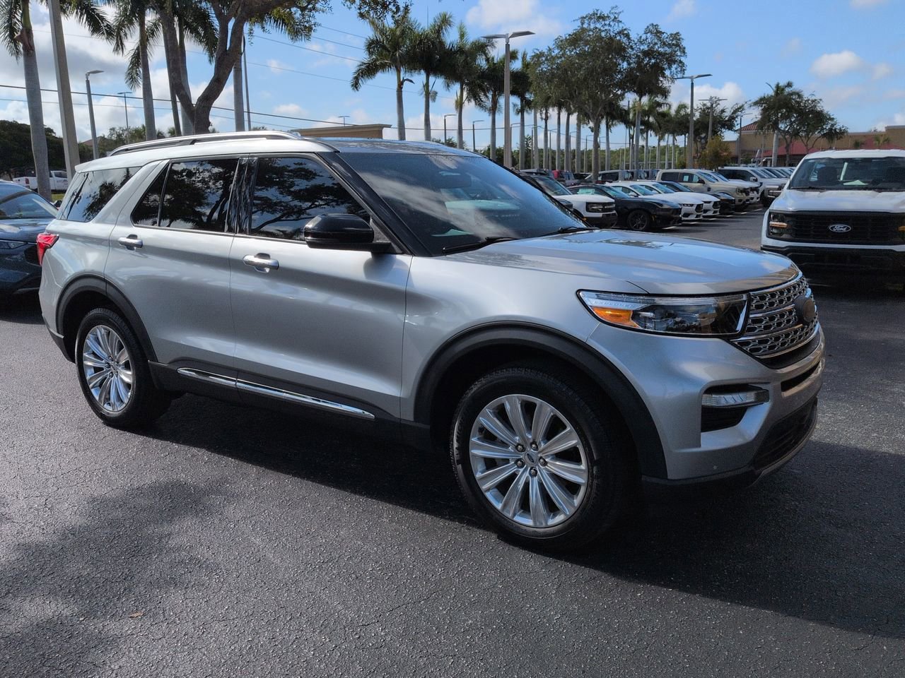 Certified 2024 Ford Explorer Limited w/ Equipment Group 301A AWD/4WD image 2