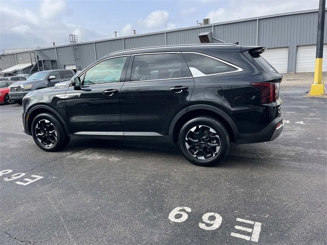Used 2024 Kia Sorento S image 6