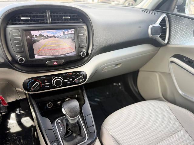 Used 2025 Kia Soul LX w/ LX Technology Package FWD image 19