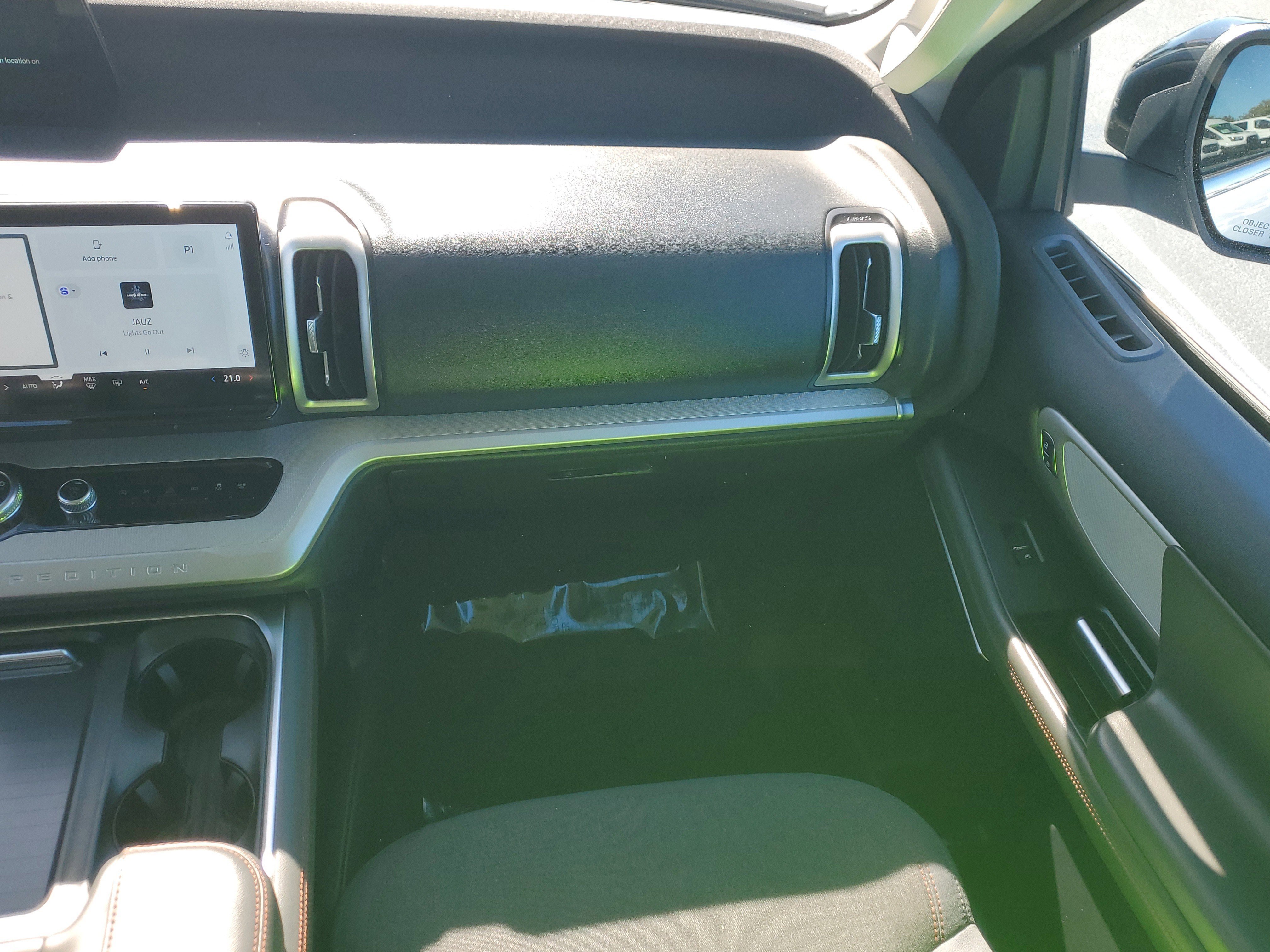 Certified 2025 Ford Expedition Active image 18