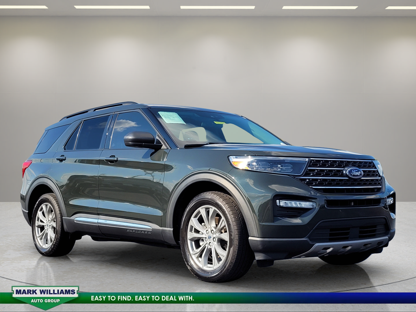 Certified 2022 Ford Explorer XLT w/ Equipment Group 202A AWD/4WD image 1