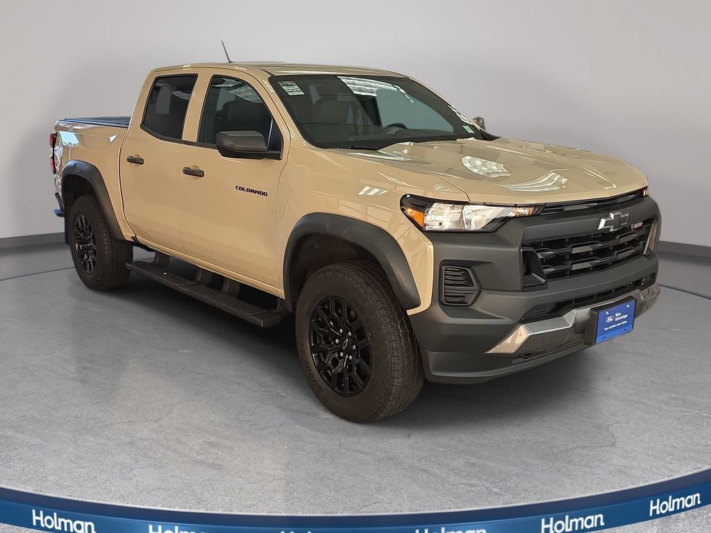 Used 2024 Chevrolet Colorado Trail Boss w/ Advanced Trailering Package AWD/4WD image 3