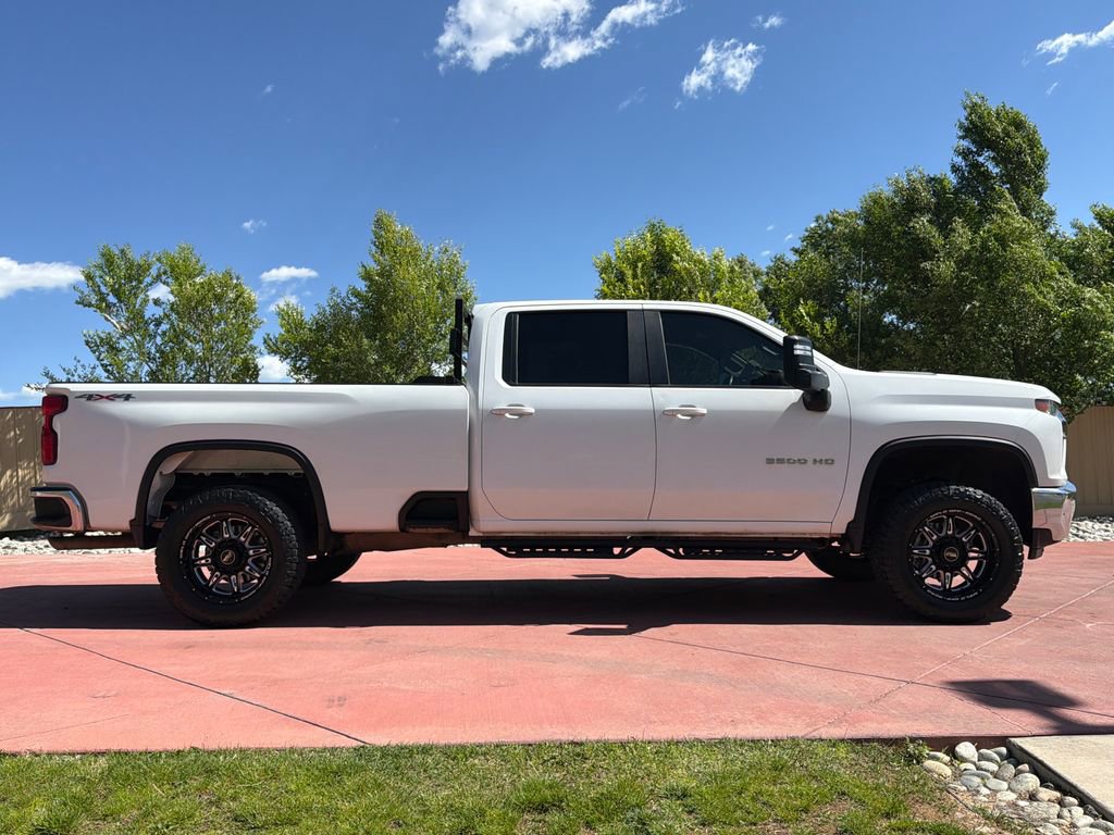 Used 2020 Chevrolet Silverado 3500 LT AWD/4WD image 9