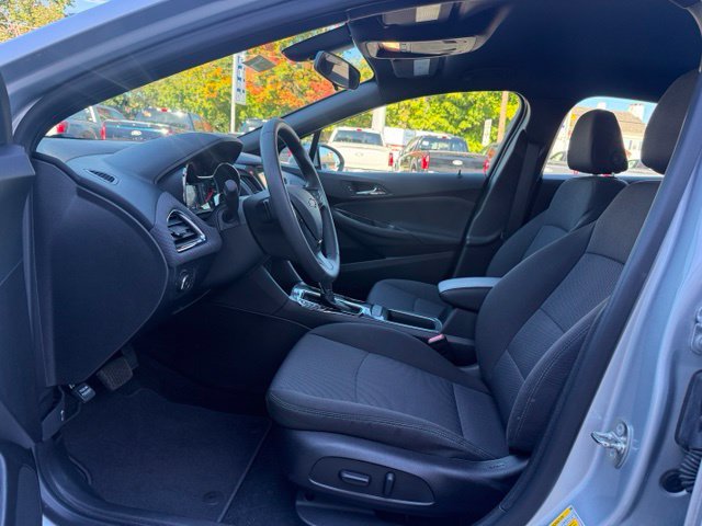 Used 2018 Chevrolet Cruze LT w/ Convenience Package FWD image 22
