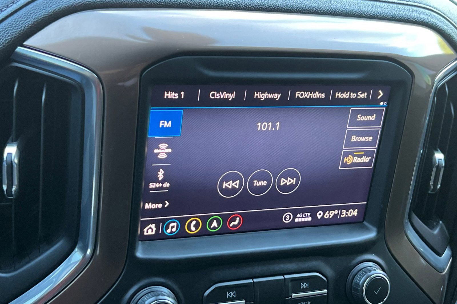 Used 2020 Chevrolet Silverado 1500 High Country w/ Technology Package image 18