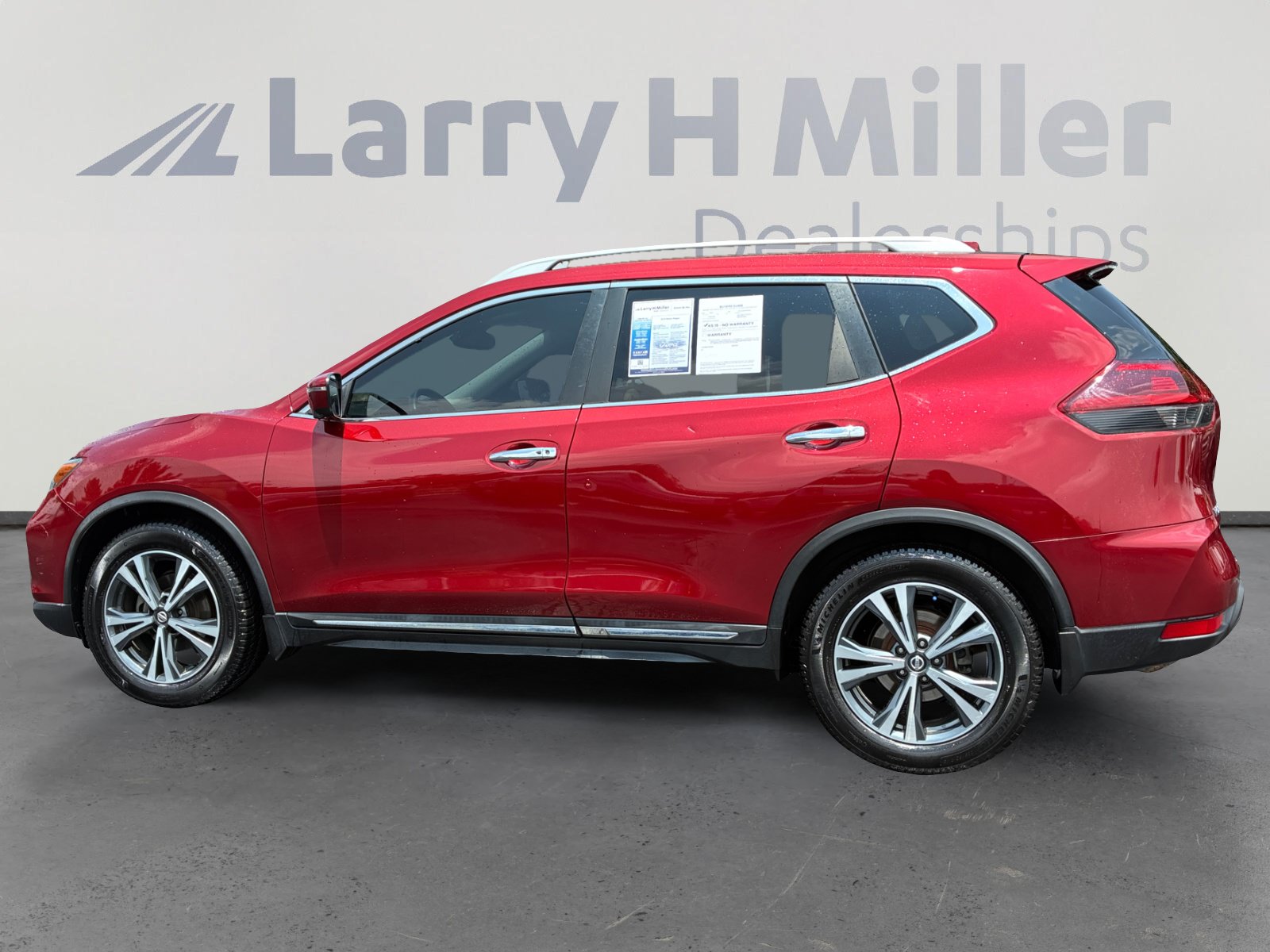 Used 2018 Nissan Rogue SL w/ Premium Package FWD image 2